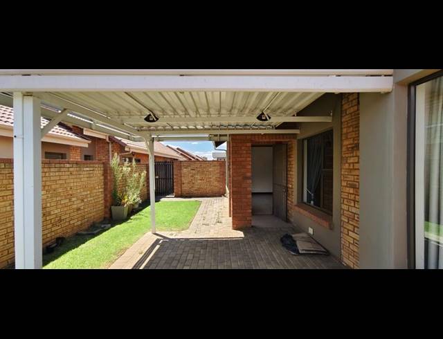 3 BEDROOM TOWNHOUSE FOR SALE IN POMONA